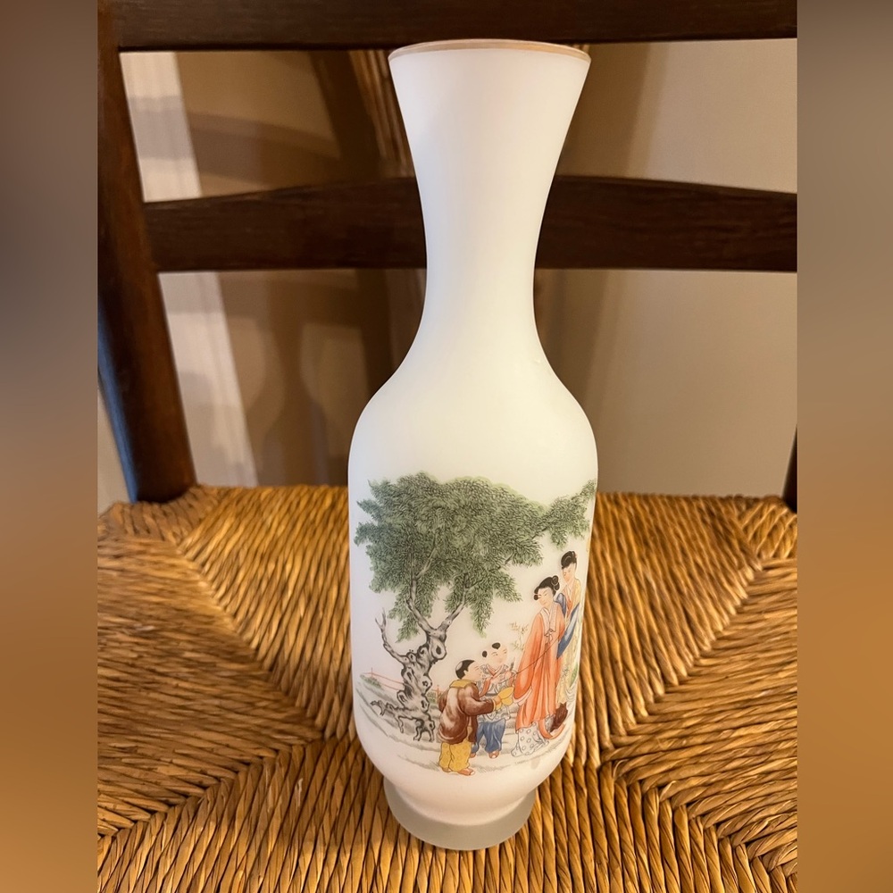 Vintage 1960s Norleans Italy White Satin Glass Asian Motif Vase